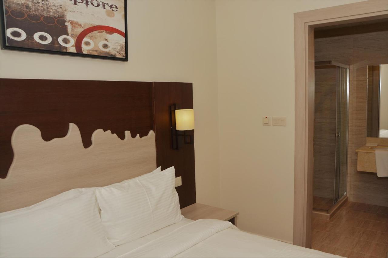The Lofts Kuwait Fintas Hostel Koeweit Buitenkant foto